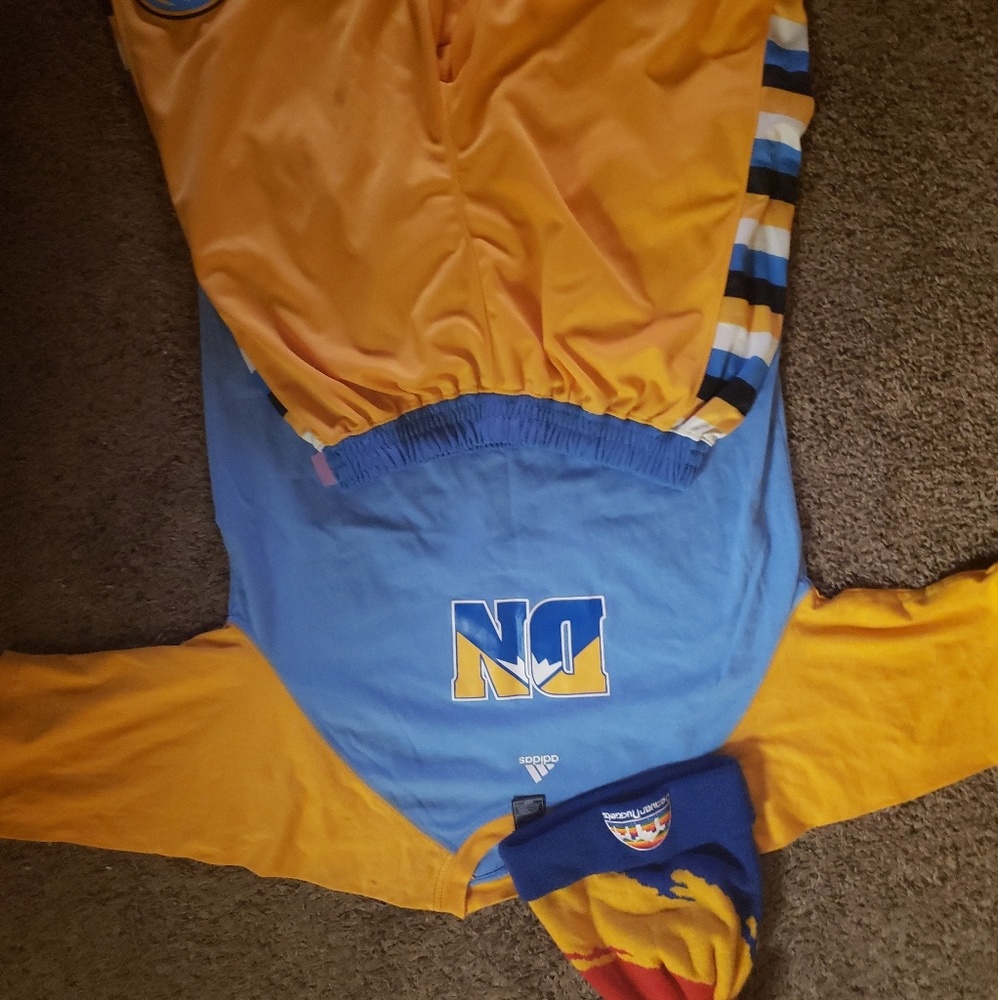 Denver Nuggets hat shirt shorts